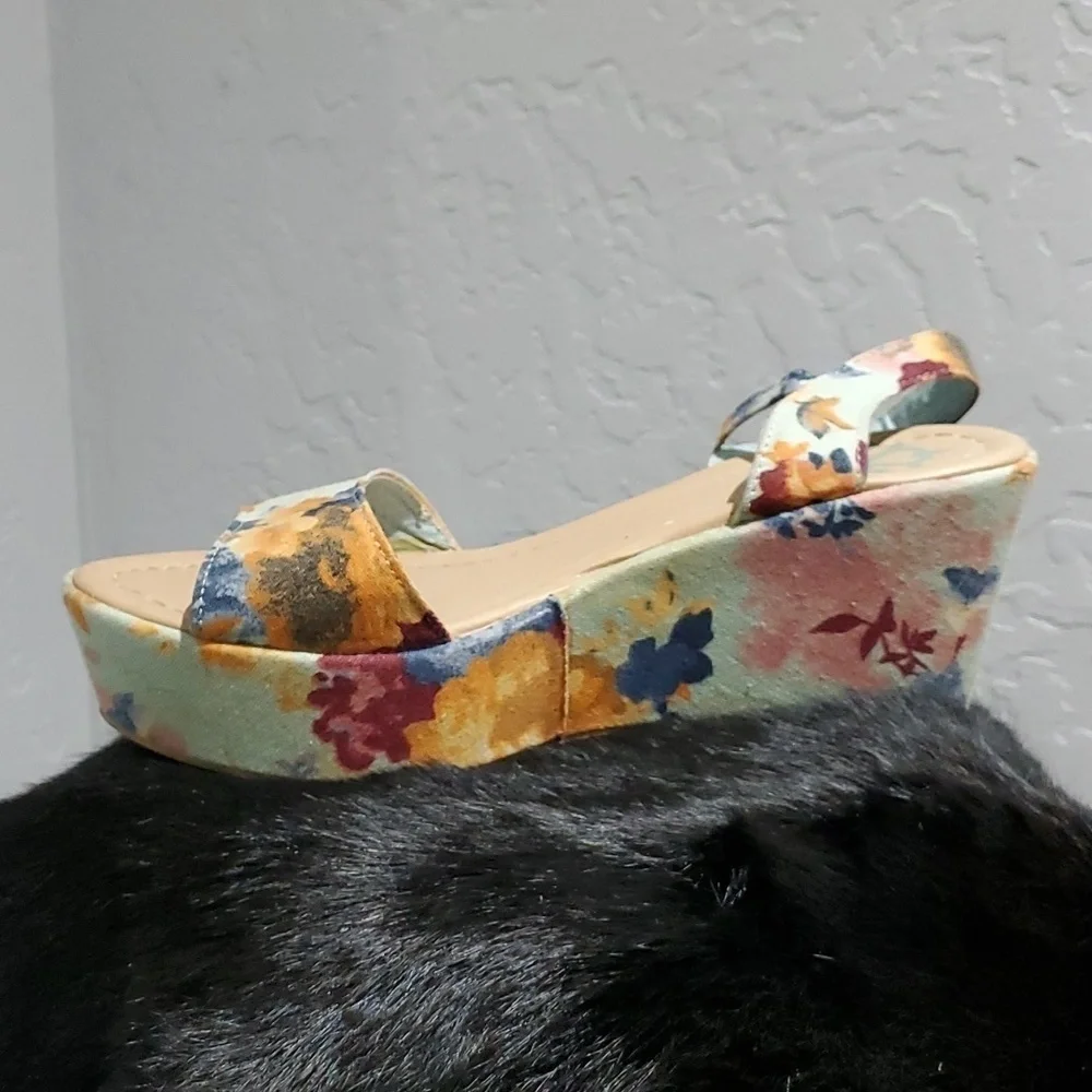FLORAL ROLLERCOASTERS PLATFORM CHUNKY SANDALS SIZE 7.5 ROMANTIC DAINTY